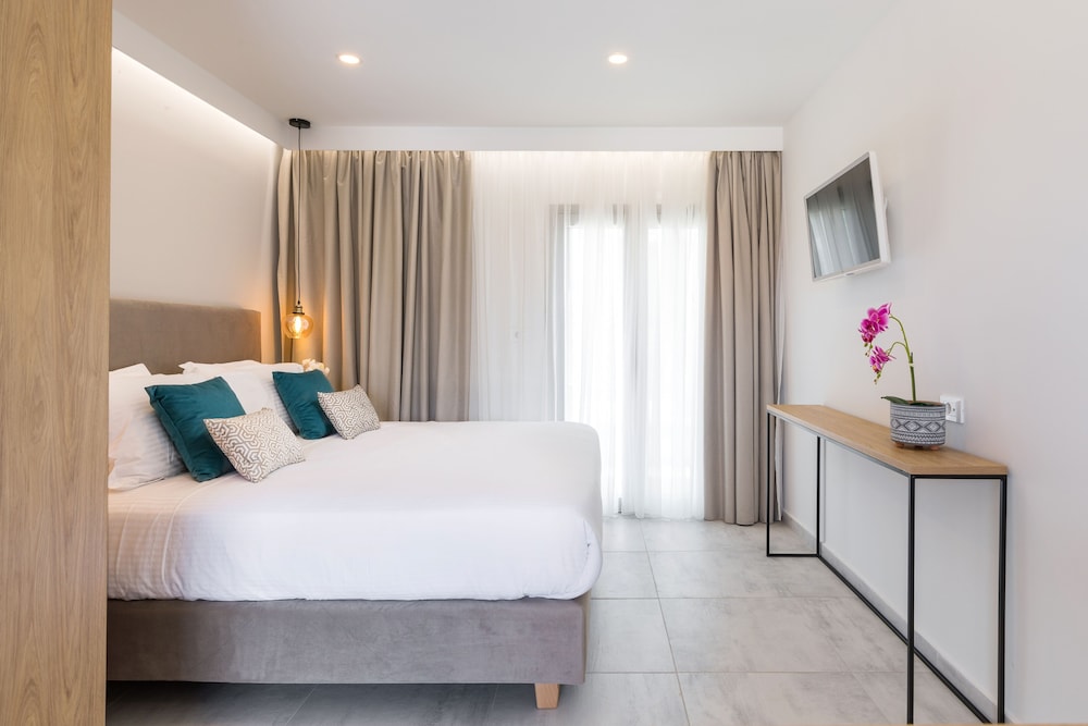 V Luxury Suites — Hotel rooms in Perama (Corfu), Ionian Islands
