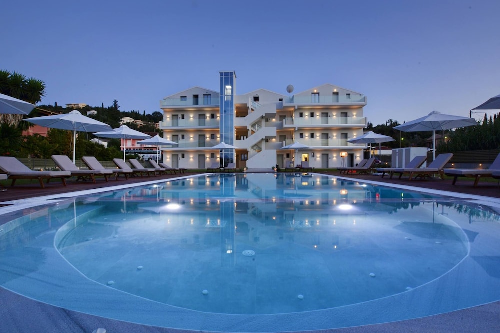V Luxury Suites — Swimming pool in Perama (Corfu), Ionian Islands