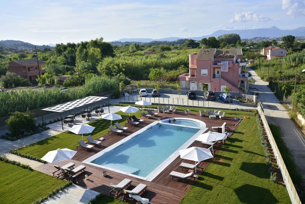 V Luxury Suites — Swimming pool in Perama (Corfu), Ionian Islands