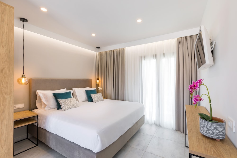 V Luxury Suites — Hotel rooms in Perama (Corfu), Ionian Islands
