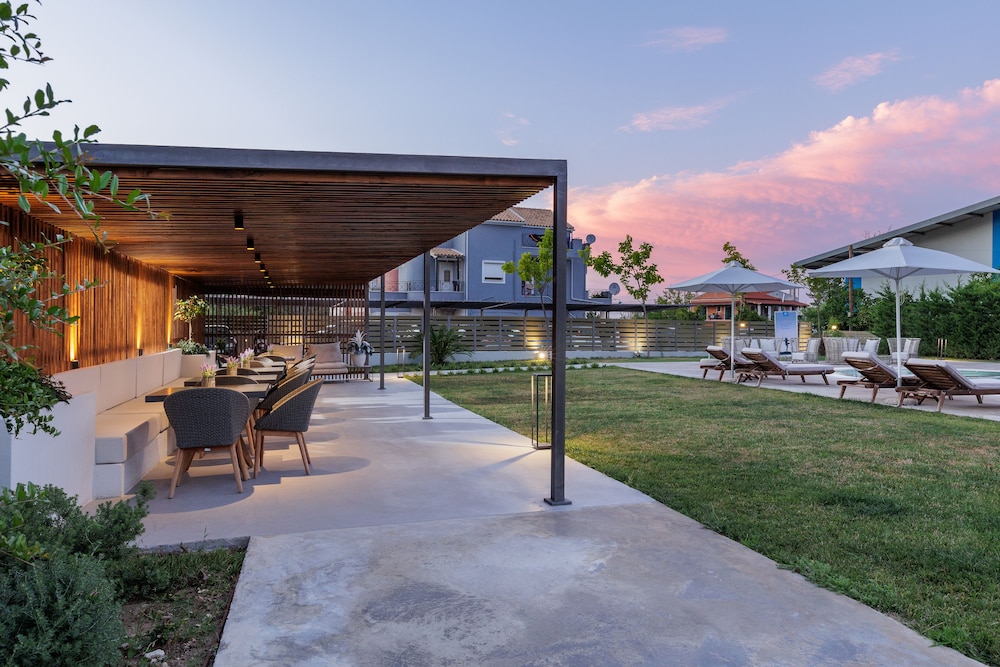 V Luxury Suites — Restaurant & bars in Perama (Corfu), Ionian Islands