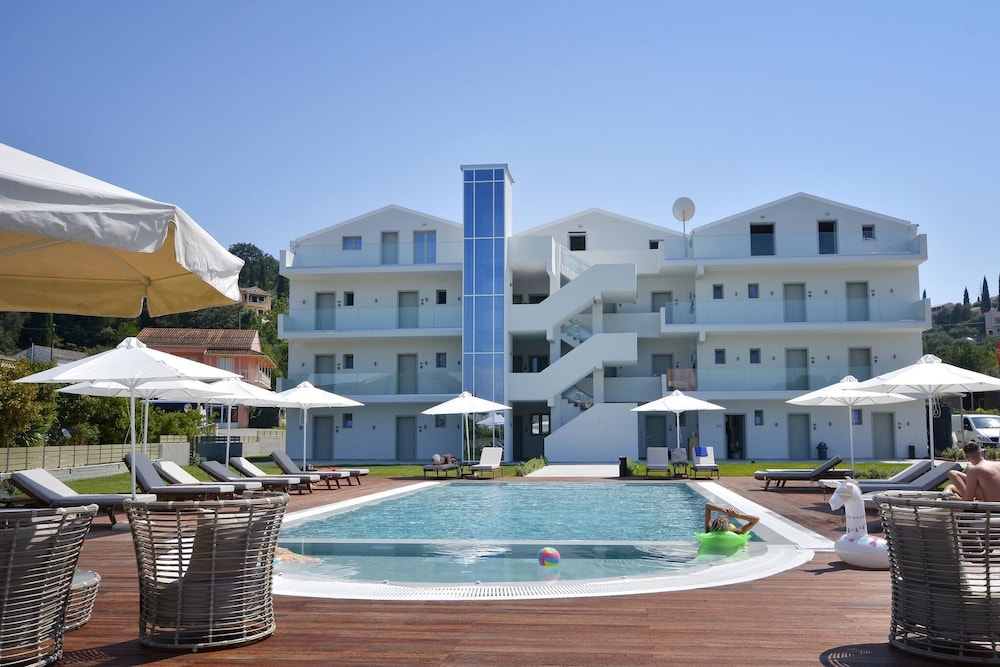 V Luxury Suites — Swimming pool in Perama (Corfu), Ionian Islands