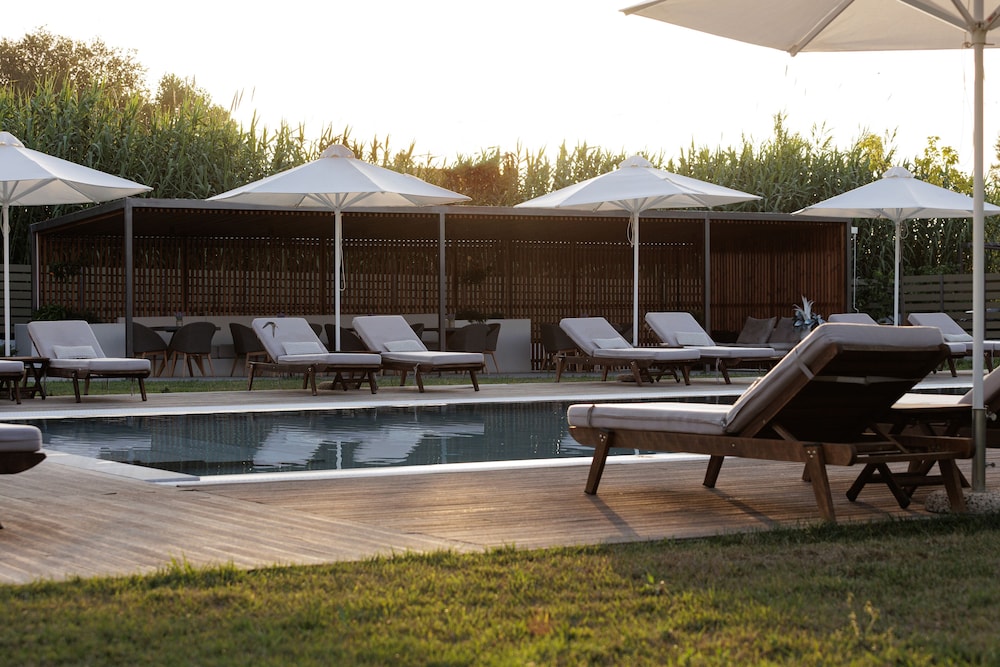 V Luxury Suites — Swimming pool in Perama (Corfu), Ionian Islands