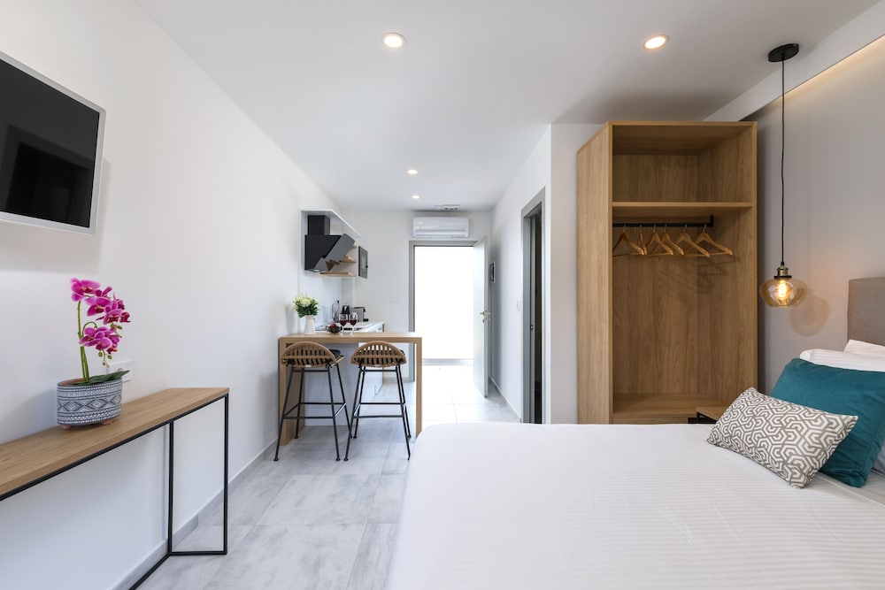 V Luxury Suites — Hotel rooms in Perama (Corfu), Ionian Islands