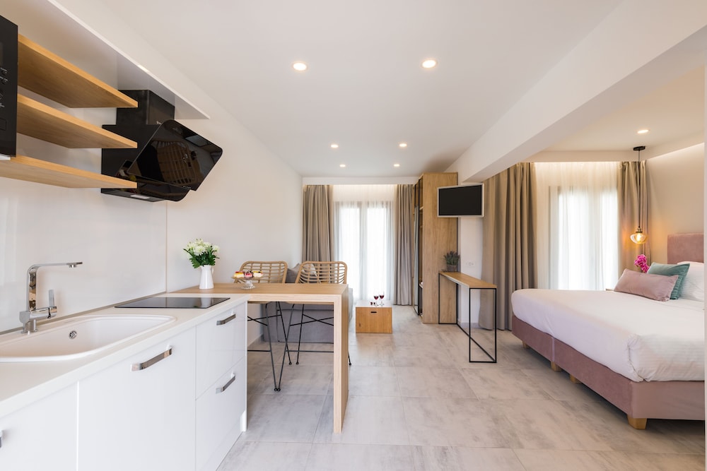 V Luxury Suites — Hotel rooms in Perama (Corfu), Ionian Islands