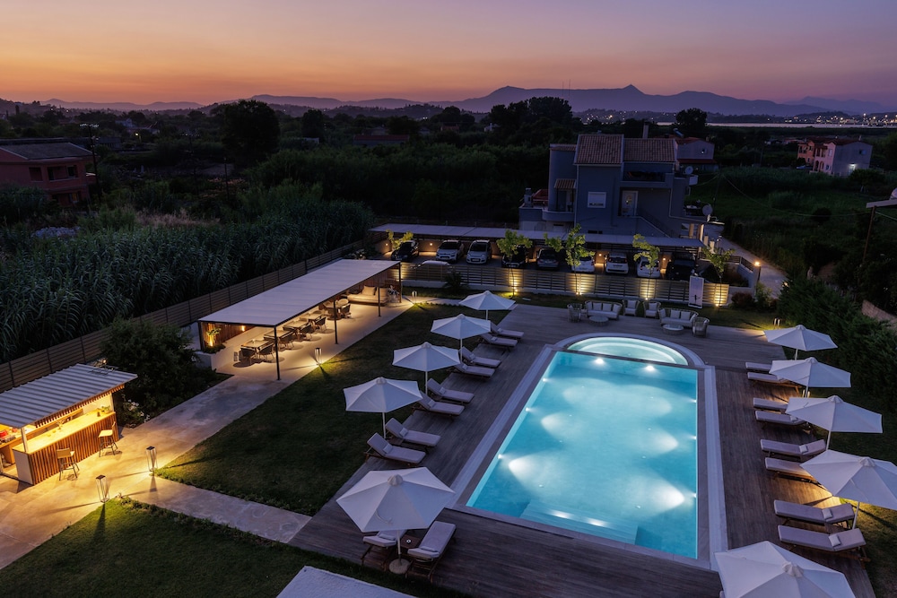 V Luxury Suites — Swimming pool in Perama (Corfu), Ionian Islands
