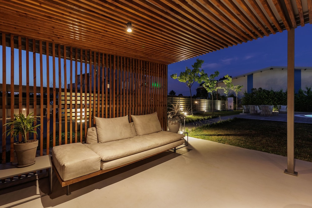 V Luxury Suites — Hotel building in Perama (Corfu), Ionian Islands