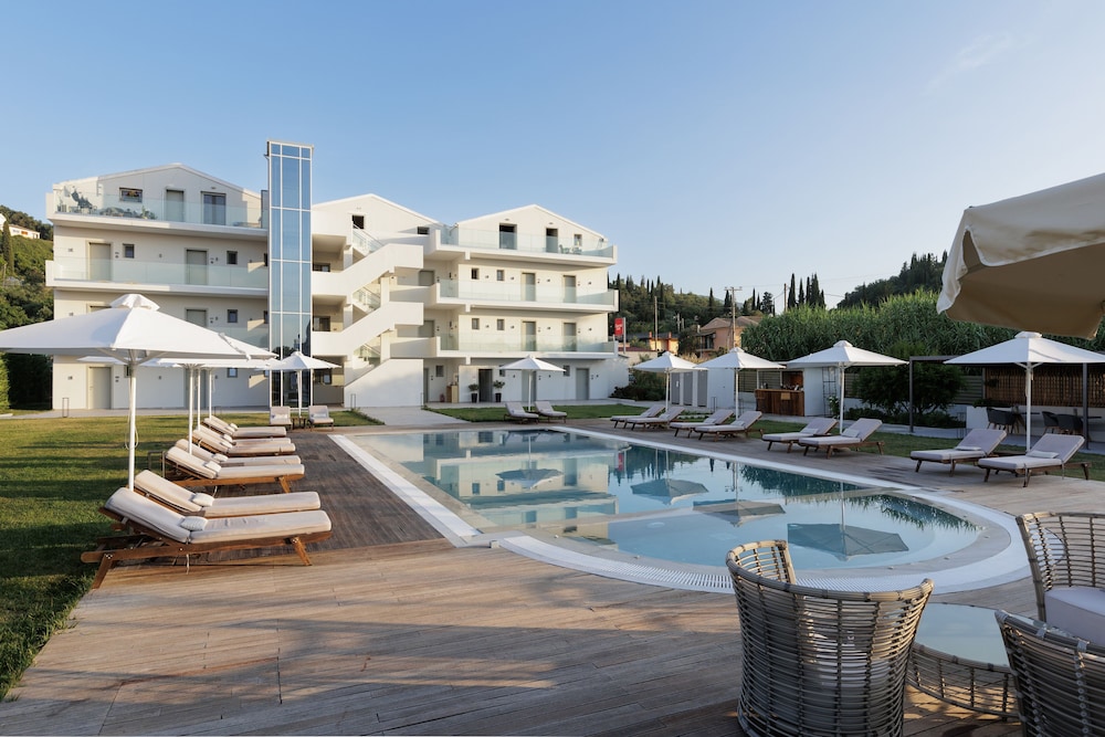 V Luxury Suites — Swimming pool in Perama (Corfu), Ionian Islands
