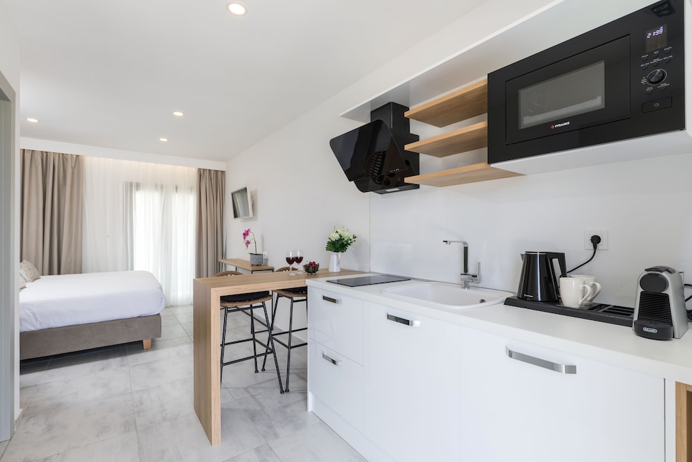 V Luxury Suites — Hotel rooms in Perama (Corfu), Ionian Islands