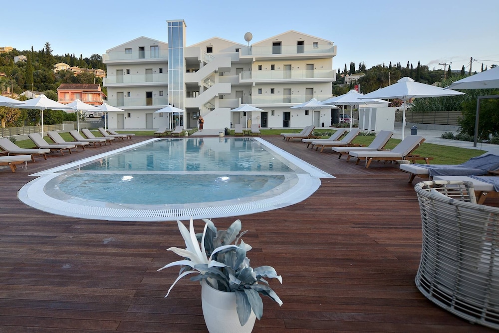 V Luxury Suites — Swimming pool in Perama (Corfu), Ionian Islands