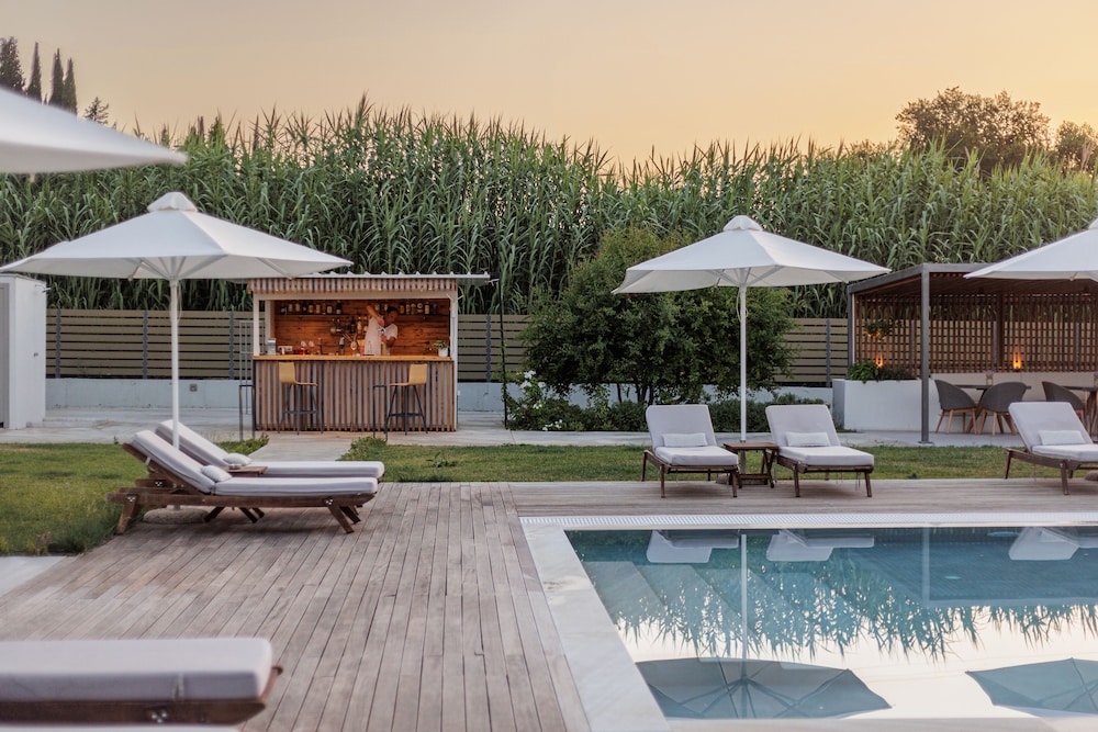 V Luxury Suites — Swimming pool in Perama (Corfu), Ionian Islands