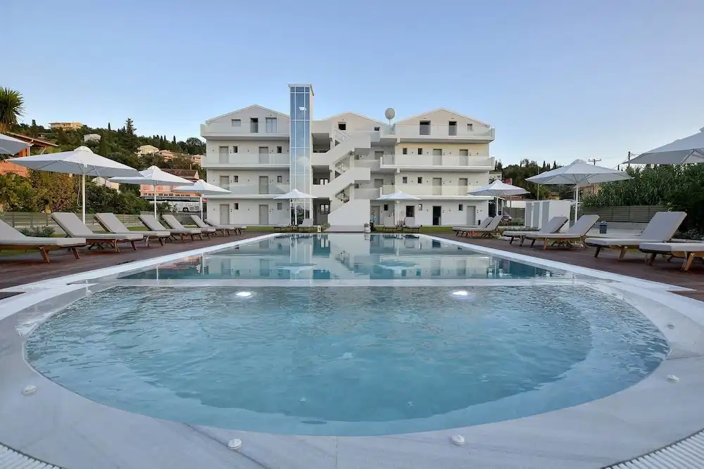 V Luxury Suites — Swimming pool in Perama (Corfu), Ionian Islands