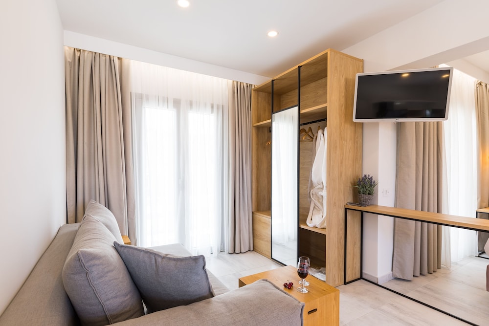 V Luxury Suites — Hotel rooms in Perama (Corfu), Ionian Islands