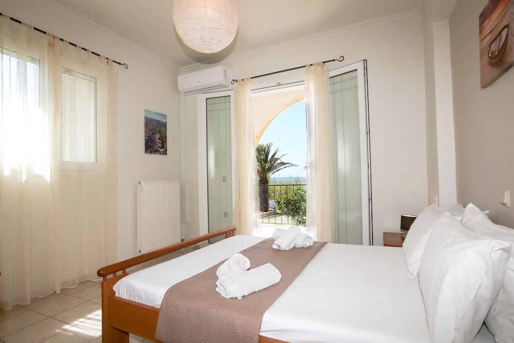 S&C Kosmos Beach Resort — Hotel rooms in Roda, Ionian Islands