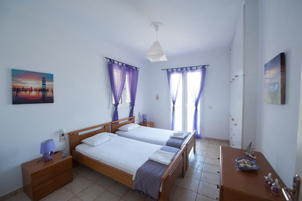 S&C Kosmos Beach Resort — Hotel rooms in Roda, Ionian Islands