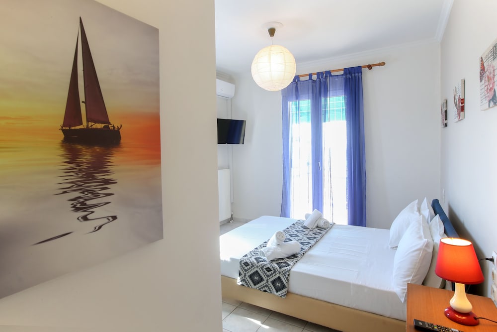 S&C Kosmos Beach Resort — Hotel rooms in Roda, Ionian Islands
