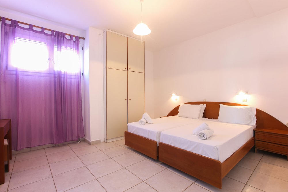 S&C Kosmos Beach Resort — Hotel rooms in Roda, Ionian Islands