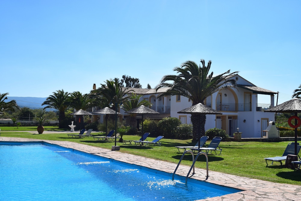S&C Kosmos Beach Resort — Swimming pool in Roda, Ionian Islands