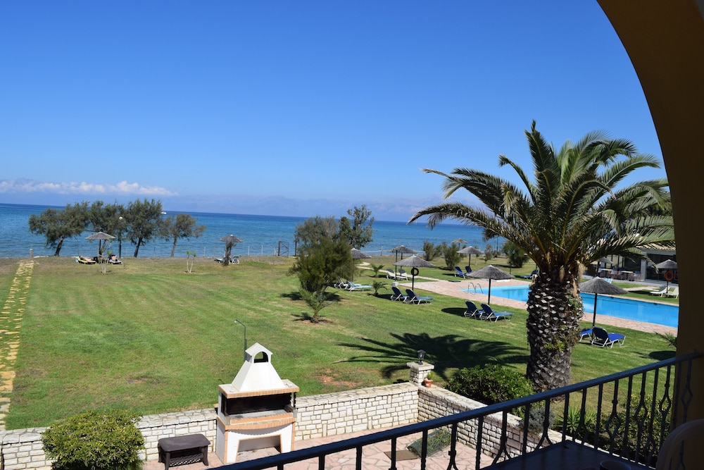 S&C Kosmos Beach Resort — Beach in Roda, Ionian Islands