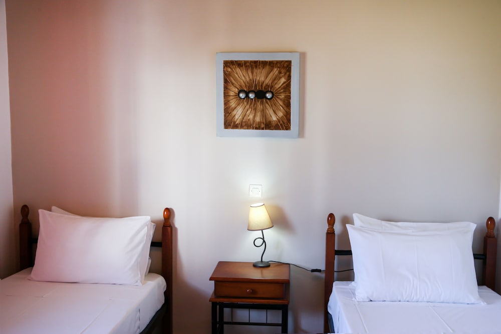 S&C Kosmos Beach Resort — Hotel rooms in Roda, Ionian Islands