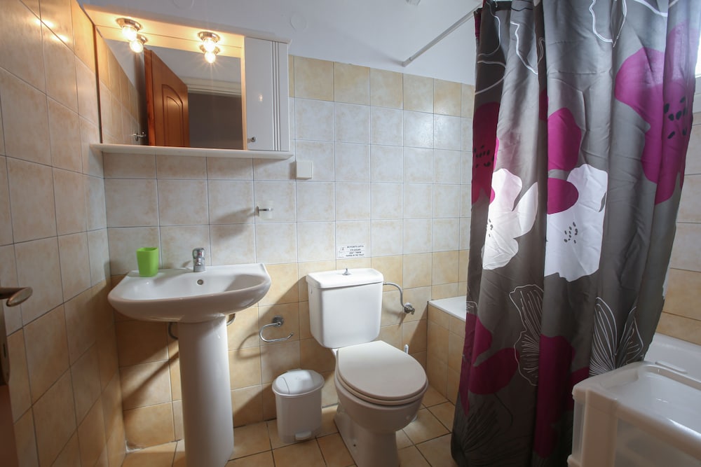 S&C Kosmos Beach Resort — Hotel rooms in Roda, Ionian Islands
