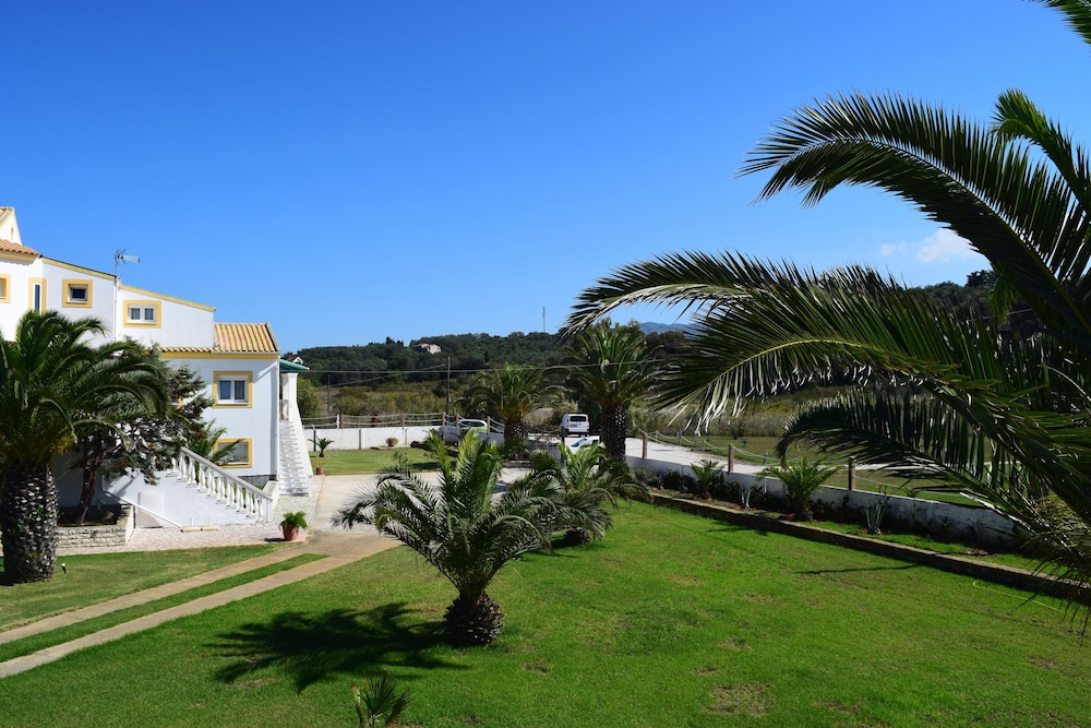 S&C Kosmos Beach Resort — Hotel building in Roda, Ionian Islands