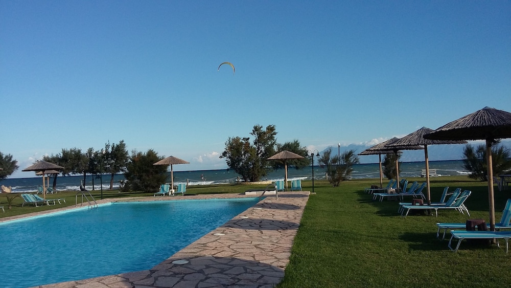 S&C Kosmos Beach Resort — Swimming pool in Roda, Ionian Islands