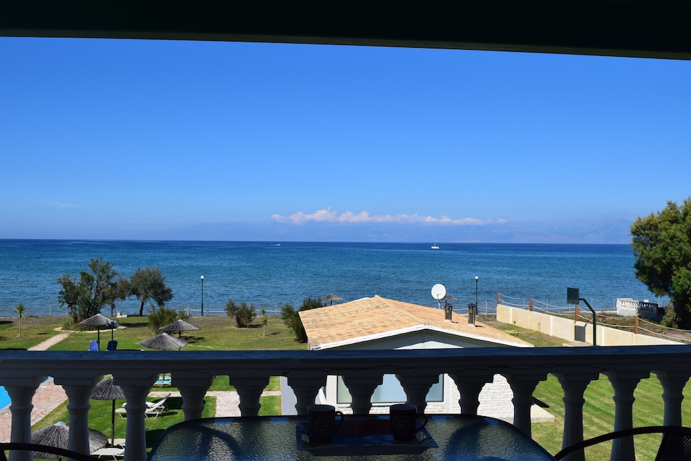 S&C Kosmos Beach Resort — Beach in Roda, Ionian Islands