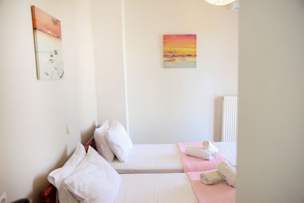 S&C Kosmos Beach Resort — Hotel rooms in Roda, Ionian Islands