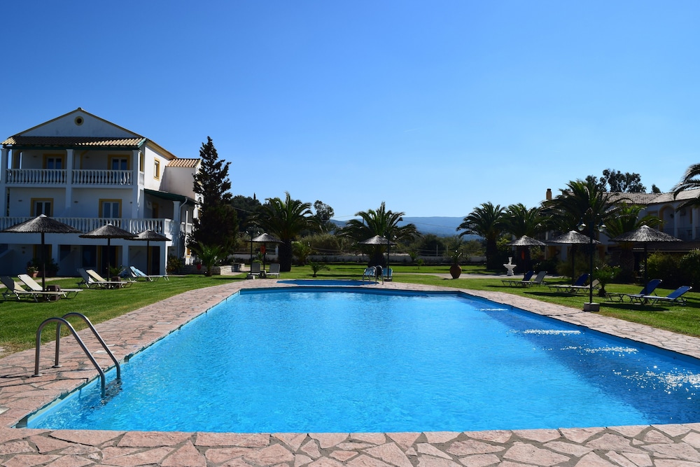 S&C Kosmos Beach Resort — Swimming pool in Roda, Ionian Islands