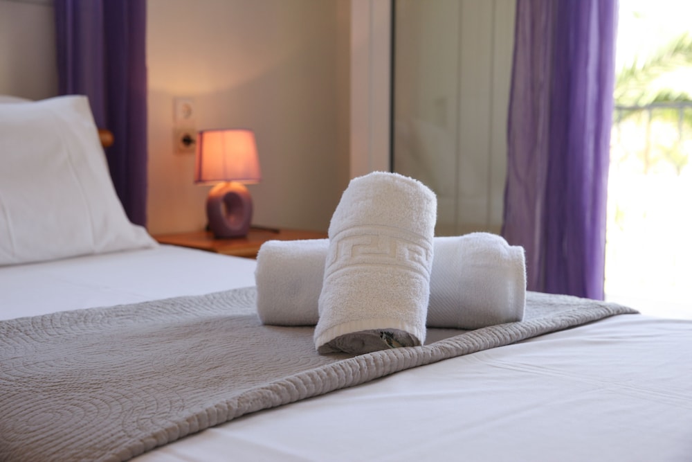 S&C Kosmos Beach Resort — Hotel rooms in Roda, Ionian Islands