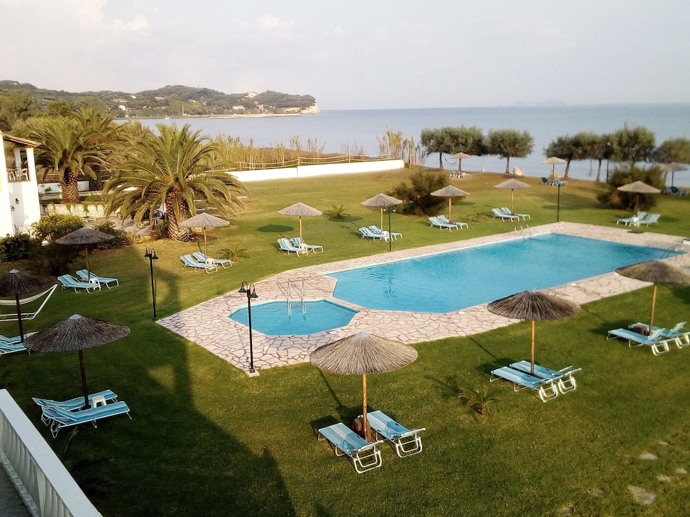 S&C Kosmos Beach Resort — Swimming pool in Roda, Ionian Islands