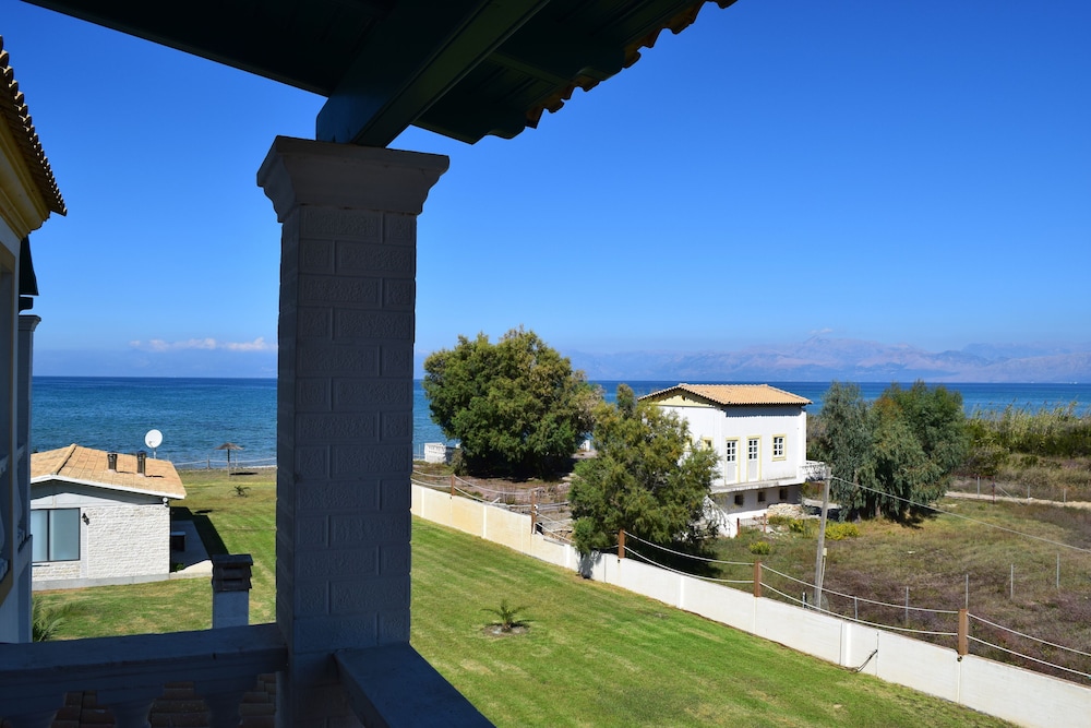 S&C Kosmos Beach Resort — Beach in Roda, Ionian Islands