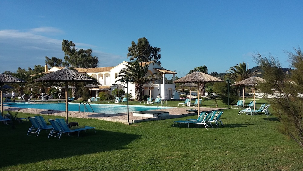 S&C Kosmos Beach Resort — Swimming pool in Roda, Ionian Islands
