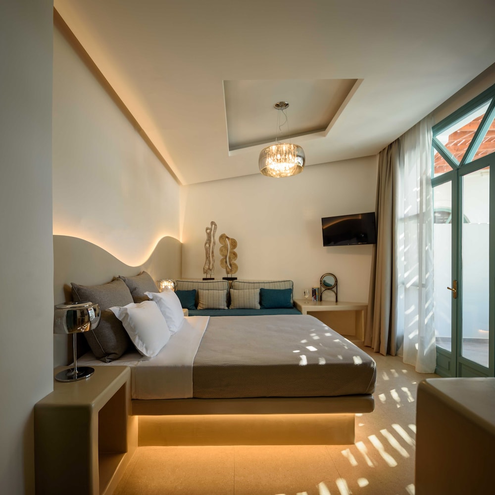Armonia — Hotel rooms in Kamari, South Aegean