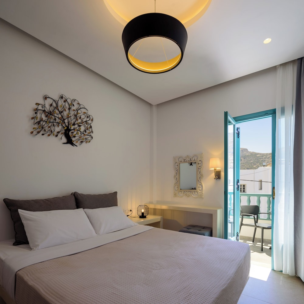Armonia — Hotel rooms in Kamari, South Aegean