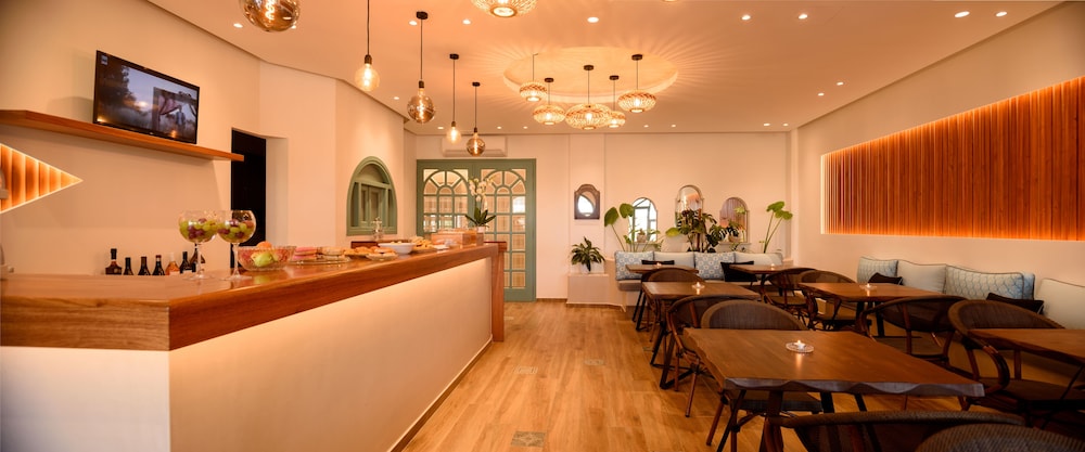 Armonia — Restaurant & bars in Kamari, South Aegean