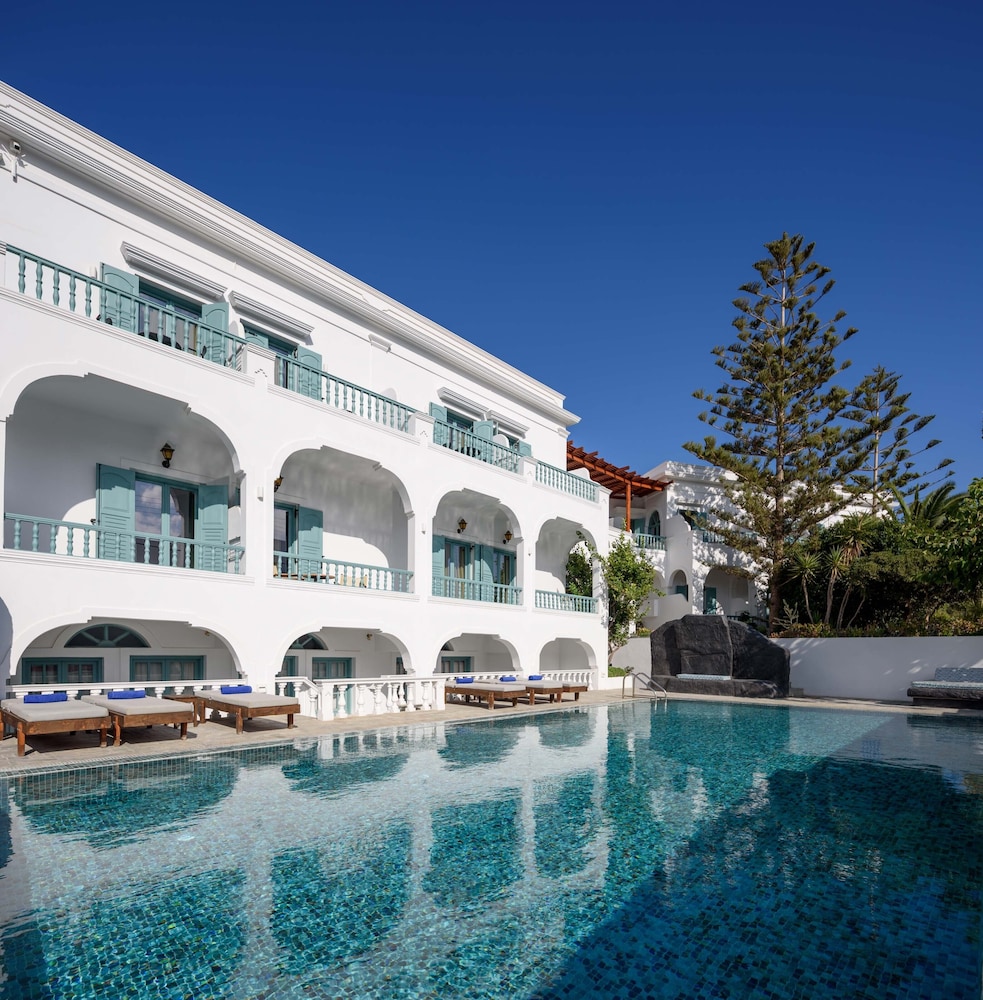 Armonia — Swimming pool in Kamari, South Aegean