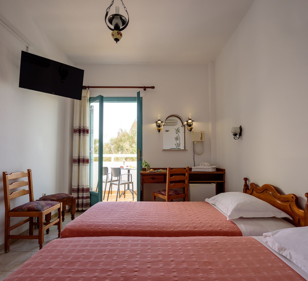 Armonia — Hotel rooms in Kamari, South Aegean