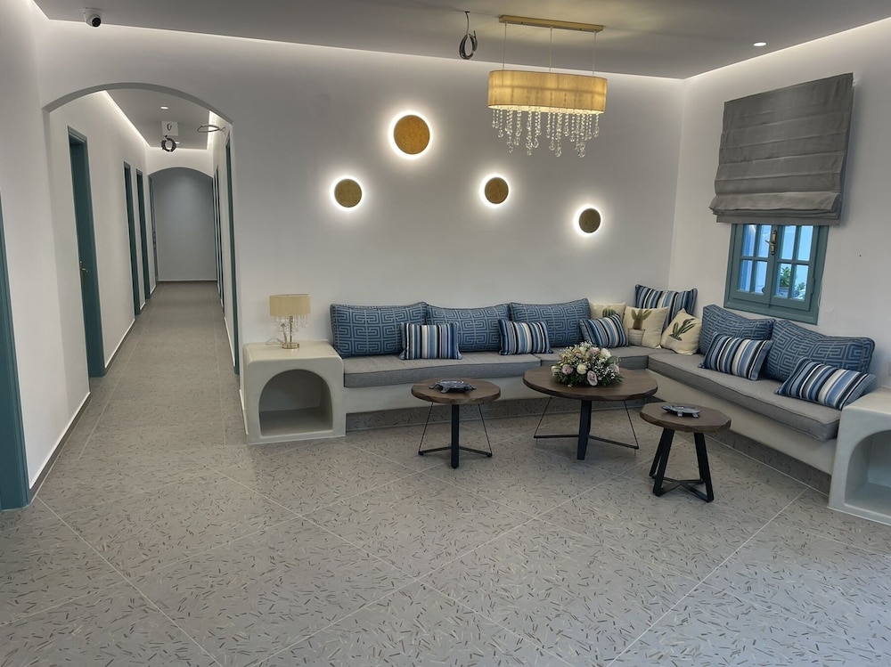 Armonia — Hotel rooms in Kamari, South Aegean