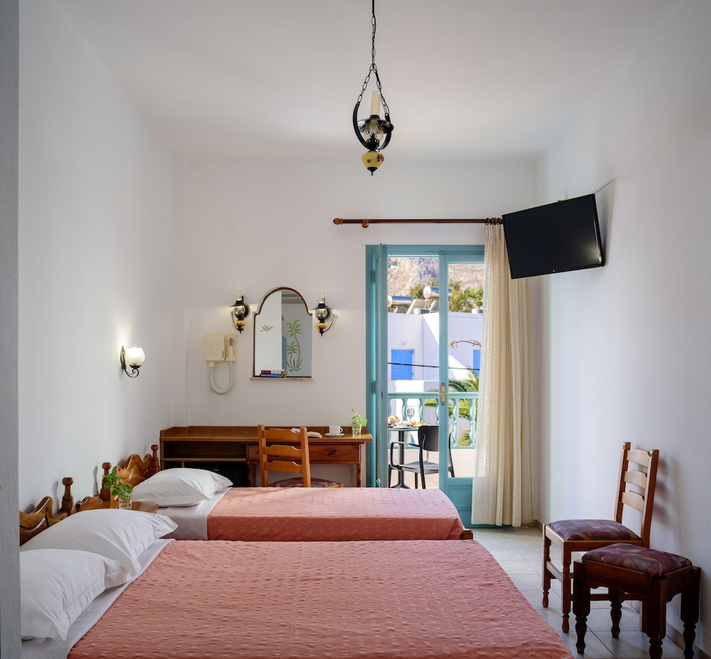 Armonia — Hotel rooms in Kamari, South Aegean