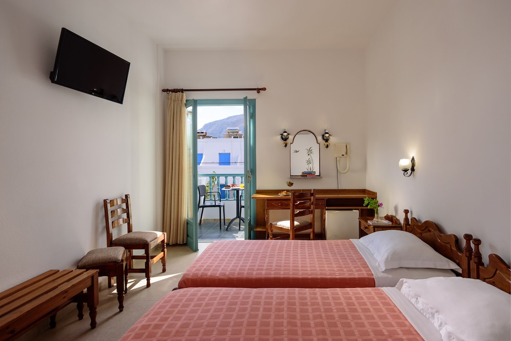 Armonia — Hotel rooms in Kamari, South Aegean