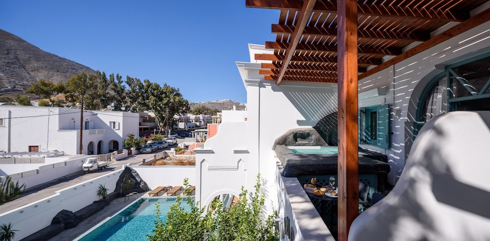 Armonia — Swimming pool in Kamari, South Aegean