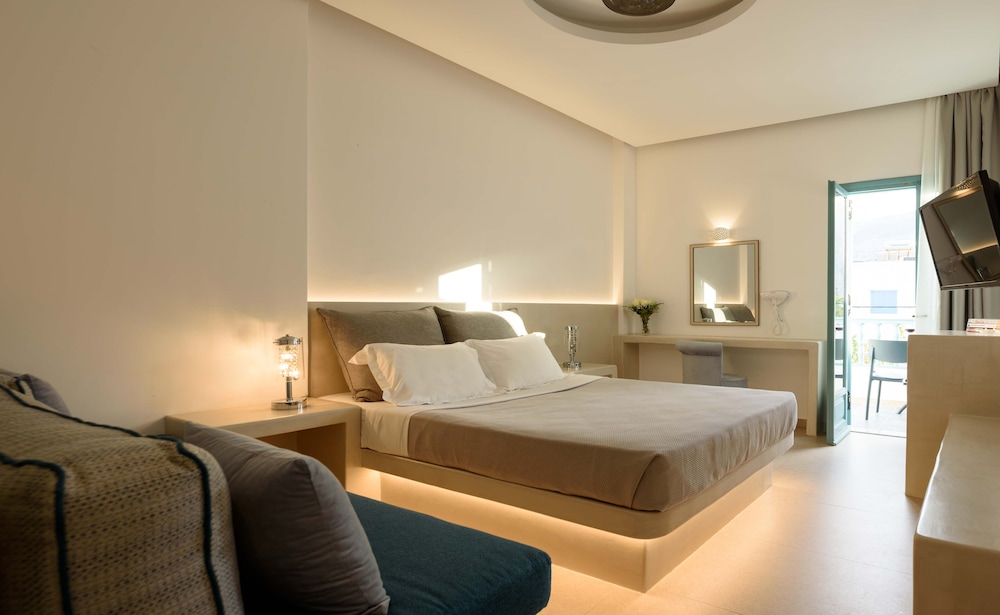 Armonia — Hotel rooms in Kamari, South Aegean