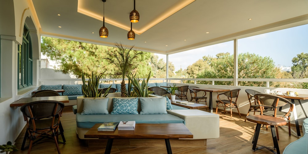 Armonia — Restaurant & bars in Kamari, South Aegean