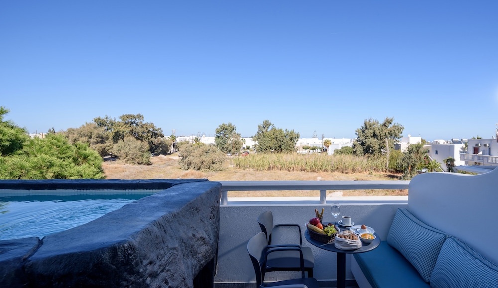 Armonia — Hotel rooms in Kamari, South Aegean