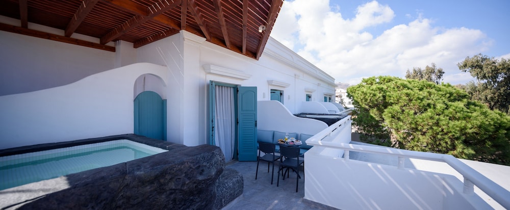 Armonia — Hotel rooms in Kamari, South Aegean