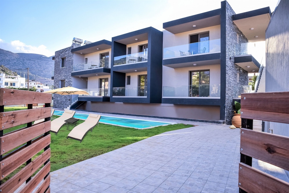Del Mar Apartments in Stalis — Swimming pool in Stalida