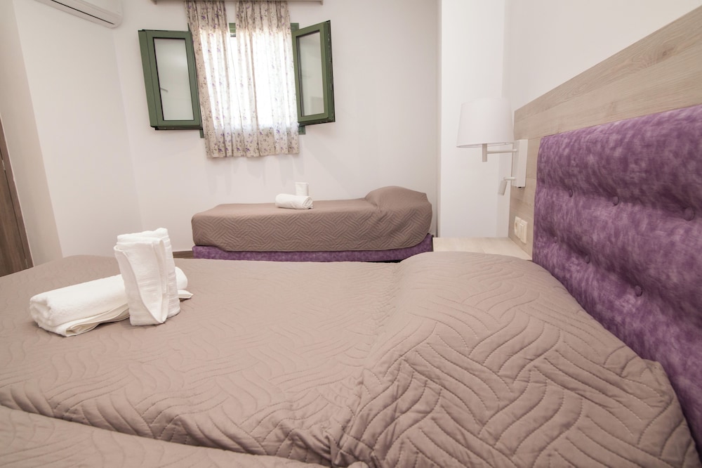 Del Mar Apartments in Stalis — Hotel rooms in Stalida