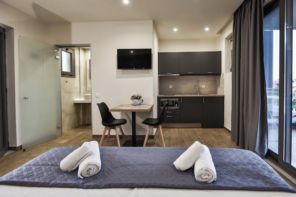 Del Mar Apartments in Stalis — Hotel rooms in Stalida